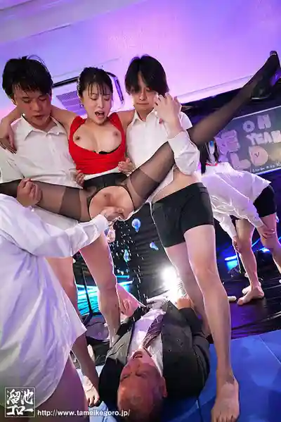 MFYD-050 偏差值35的爛爛學校殺到…淫亂女老師（色情辣妹教師）熱血激情SEX大作戰！！ ~ 潤うるる的劇照5