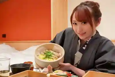 SOON-007 隨時隨地人妻肉便器 欲罷不能溫泉偷情 ~ 若宮穂乃的劇照1