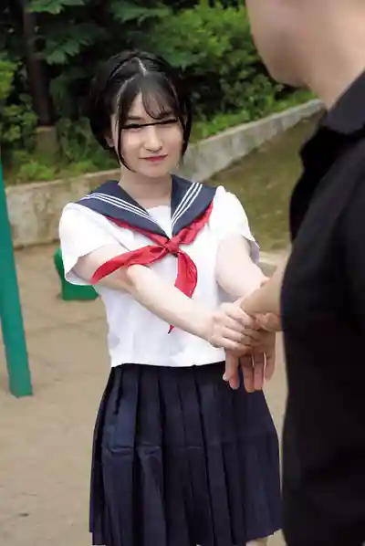 SUJI-290 大叔，來跟我來一炮啊？剛見面就親上癮的水手服小騷貨，直接插進去中出爽翻天 ~ 姫野らん 皆瀨明裏 白石桃 永野鈴 的劇照3