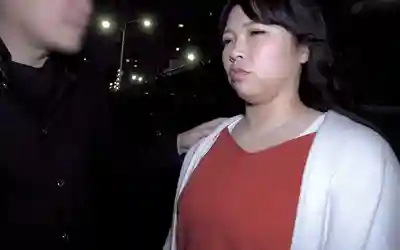 JCKL-195 喝high的素人人妻街頭撩騷直擊！拉回家裏就開幹 的劇照19