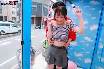 SDMM-212 魔鏡號 絕對不可以啊！爽到飛起！！！男友就在鏡子後面，假裝撓癢忍耐小遊戲，頂級AV男優的手法把妹子幹到欲罷不能！！！5位鎖骨超美的露肩辣妹 的劇照9