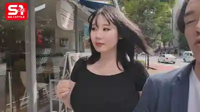 SONE-978 街頭回頭暴滿的K杯辣妹 帶着她秀淹大奶閒逛後直奔酒店狂插一炮 你不想試試嗎 ~ 湊羽琉 的劇照10