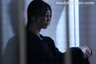 JUR-496 女囚審訊被輪⬤侵犯 ~ 愛弓涼 的劇照8