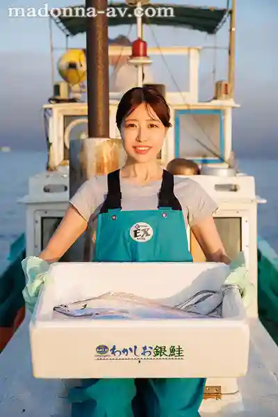 JUR-559 新人出道！海邊邂逅！海風吹拂的健康辣身材，超有活力的在地人妻 AV DEBUT ~ 三好舞花 的劇照10