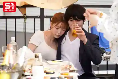 SONE-953 公司燒烤趴瞬間淪陷全員肉棒大開腿…酒後超易推倒人妻OL~ 笹倉彩的劇照11