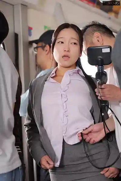 DRPT-099 衣內偷窺超帶感！直接伸進去摸敏感奶頭，羞恥中忍不住浪叫的貧乳尤物 ~ 川上しずく 雨村梨花 雨宮あや花 的劇照10