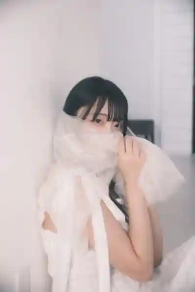 白咲璃音第3張寫真