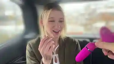 SORA-616 下品小穴變超敏感！街頭羞恥遙控跳蛋寸止玩到多次高潮噴尿失禁 ~ Melody Hina Marks的劇照15