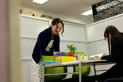 AKDL-351 把同事搞上床的帳號 現在正在追的同事 ~ 三池小春的劇照14