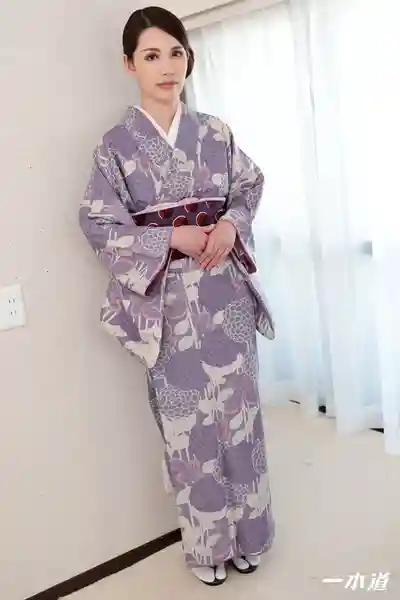 1PON-011621_001 走光誘惑 穿和服的危險鄰家人妻 ~ 上山奈々的劇照14