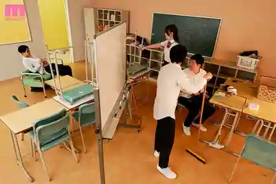 MIAB-558 只有我看得見的魅魔惡作劇榨精 在大家面前被狂噴精液的校園生活 ~ 胡桃櫻花的劇照4