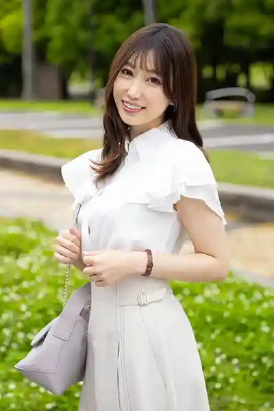 ARSO-25200 優雅人妻高級俱樂部 200 ~ 浜辺栞帆 夏空梨花 的劇照13