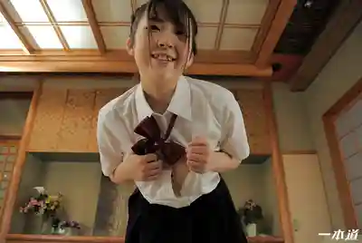 1PON-012117_469 放課後的援助交際 JK巨乳清純妹用超暴超柔軟的奶子和甜美嬌喘 讓人爽翻天 ~ 愛乃真幌 的劇照5