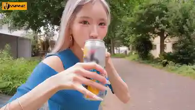 WAAA-594 沒我允許不准射！辣妹痴女街頭獵豔 抓住M男就玩弄乳頭手淫焦急到極限的無套散步 ~ 春陽萌花的劇照11