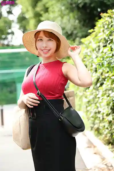 HAWA-372 素人人妻企劃！被安排留宿大學生家 一個套套根本不夠好嗎？ 一晚上被中出好多次 騎乘位搖晃超軟G奶的人妻  29歲 ~ 宍戸裏帆 的劇照17