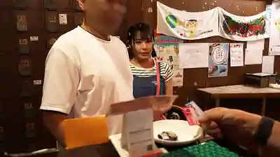 PIYO-225 澡堂裏故意勾引陌生大叔雞巴勃起玩弄的癡女蘿莉 ~ 南日菜乃 廣瀬好美 由良佳奈 的劇照8