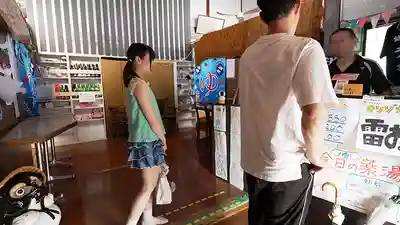 PIYO-225 澡堂裏故意勾引陌生大叔雞巴勃起玩弄的癡女蘿莉 ~ 南日菜乃 廣瀬好美 由良佳奈 的劇照3