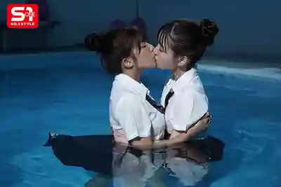 SNOS-022 翹掉暑期補習課和女友閨蜜倆從白天就舔雞巴玩肛交沉迷背德3P的青春期少年 ~ 川越仁子,三田真鈴的劇照8