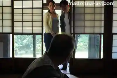 ROE-431 回老家發現母親和爺爺搞在一起 那天目睹的一切讓我從此變成熟女控 ~ 椿紗枝  的劇照10