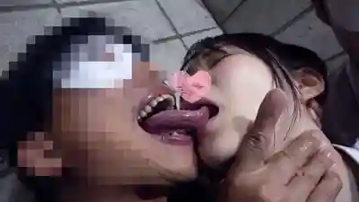 DAVK-112 超認真理科學霸大小姐的驚人淫亂豹變，被大叔集團的巨根連續口交與猛烈抽插，大量潮吹高潮，抖M嫩穴絕頂後全身沾滿精液的7P大亂交 ~ 千川とわ的劇照11