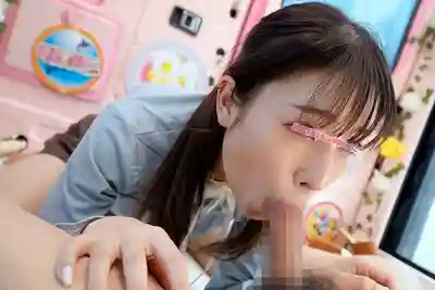 DVMM-326 魔鏡號 18歲和19歲素人女大生 首次體驗吸到爆的無手口交 解禁露臉! 總射16發! 8人全員做愛特輯! 清純素人妹害羞舔弄硬挺大肉棒的神級口交性愛的劇照8