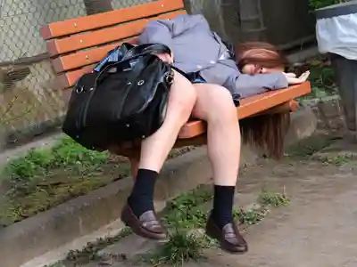 SMKD-004 完全昏睡-4名- 羽球部學生/旅行社職員膣內痙攣研究部/溼潤音大生 全員中出 夢遊睡奸殺 ~ 岸永みりな 河合陽菜 渡來楓 凪宮ゆきの 的劇照6