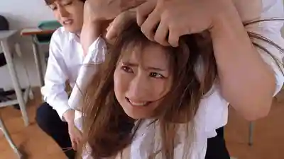 REAL-961 被霸凌到極限宅男們的逆襲 羞辱校園女王讓她徹底墮落 ~ 末広純 的劇照1