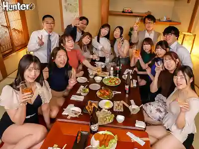 HUNTC-503 約炮同學會!大學時代互相幹過的30代男女重聚!都有家庭了本該只是美好回憶 但今天就放縱一下吧!長不大的男女們酒一下肚就露出下流本性!多穴同時插入! ~ 滝ゆいな 三池小春 桐香悠裡 藤井蕾菈 星空萌愛 桃木結愛 足立友梨 咲野瑞希 森彩美 雨村梨花 的劇照10