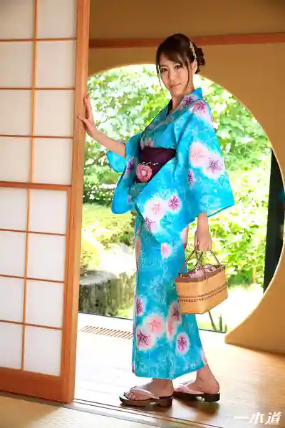 1PON-020318_641 和服美魔女 ~ 朝桐光 的劇照13