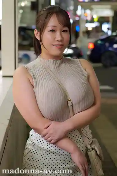 ROE-438 新人出道！這就是爆乳 任何男人3分鍾就繳械的L罩杯人妻 43歲AV出道 ~ 豊田憐花 的劇照10