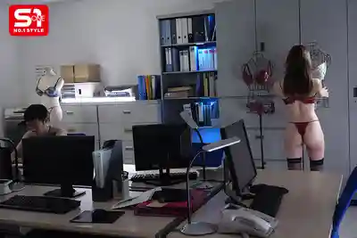 SNOS-049 這家內衣會社的女性社員上班只穿內衣！美人上司爲了提升業績 每次都幫我擼 ~ Miru 的劇照5