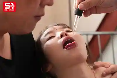 SNOS-072 媚藥一碰就有效的愛華！把她泡澡水幾乎都換成媚藥（連泳池也是）結果嗨翻天的藥物交合！ ~ 夢乃愛華的劇照4