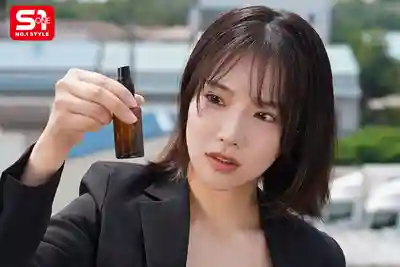 SNOS-077 臥底搜查官 中了春藥慘遭痴漢蹂躪 狂亂高潮大出醜！ ~ 音無鈴的劇照8