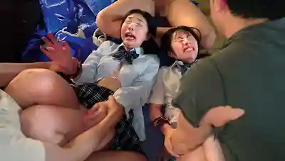 SCOP-897 來廢墟試膽的傻妹JK慘遭流浪漢襲擊！飢渴至極的遊民們撲向青春肌膚為所欲為！必定著床的中出強暴共15發！的劇照13