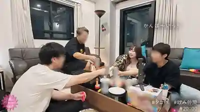 MIUM-1296 H罩杯爆乳美女趁朋友熟睡時貼上來誘惑 口水淋漓的極品口交太爽但咕波聲要被發現了 兩人都硬到不行忍不住中出的劇照17