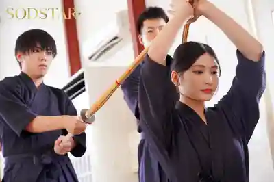 START-505 冷豔女劍道老師 平日凜然高冷卻對弟子們超甜 媚眼淫語誘惑大肉棒 給你幹到暴爽 ~ 本莊鈴 的劇照15