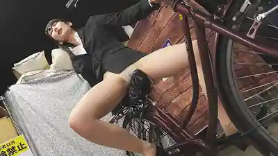 FNEW-021 對住在附近的美臀OL的自行車座墊惡作劇 媚藥座墊和猛烈抽插讓她欲火焚身中出3P ~ 雪代一鳳 的劇照8