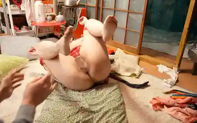 RNA-008 素人捆綁生中出【笑顏敏感豐滿人妻篇】隔壁飯團店的老板娘是擁有超大乳頭、給我微笑與愛和快感的天使 ~ 小林真梨香 的劇照1