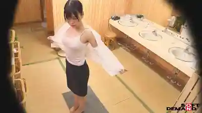 SDJS-352 SOD女子社員造訪那須溫泉鄉的露出羞恥挑戰 只裹一條浴巾闖入男湯 HARD ~ 鬆永明裏 的劇照16