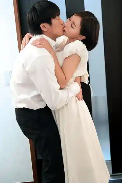 NACT-082 丈夫三週年忌日之夜 未亡人岳母與女婿的禁忌交合 ~ 明里友香的劇照2