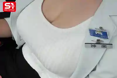 SNOS-107 駕訓班路考途中和K罩杯美女教練獨處密室 被爆乳誘惑的我已經無法安全駕駛了 ~ 神樂桃果的劇照9