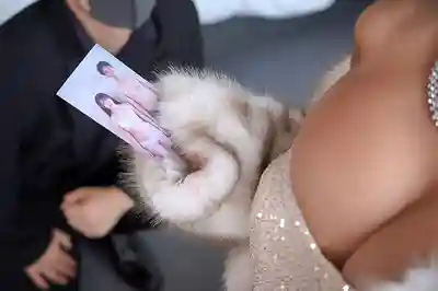 MKMP-705 變態名媛的道樂 用金錢引誘負債情侶 在哭喊的伴侶面前徹底寢取的雙性戀貴婦 ~ 乙愛麗絲 倉木詩織 幾田真知 的劇照15