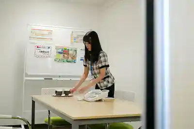 AKDL-272 上班時間隨叫隨到的方便同事 總務課騷貨女社員超愛吞精 ~ 夏白麻矢的劇照19