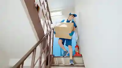 DVMM-355 搬家公司NTR 新婚若妻和肌肉男的職場生活 被年輕絕倫肉棒幹到淪爲肉便器 ~ 本田瞳 的劇照11