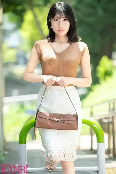 FFT-037 初妻 教授單簧管的音樂教師用本能演奏淫蕩呻吟小夜曲 人妻講師的出道獨奏 ~ 小冴 32歲 的劇照11