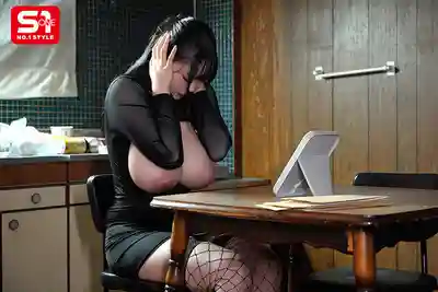 SNOS-114 被跑路老公丟下抵債的M罩杯嫩妻 露出巨乳在街上被當成行走的大型飛機杯 ~ 南羽琉的劇照8