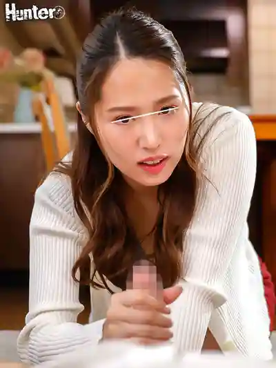 HUNTC-432 好想看男孩子打飛機啊！ 拜託閨蜜的兒子表演擼管 看着看着就溼了忍不住撲上去 ~ 通野未帆 結月莉亞 雨夏そよ 小野寺舞 的劇照10