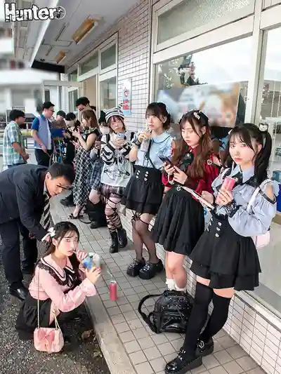 HUNTC-536 便利店門口開站街 地雷系妹子談得好連無套中出都行 ~ 皆月ひかる Marika Watanabe 柏木こなつ 有棲舞衣 早野結香的劇照15