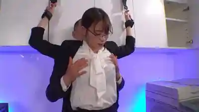 MOOR-058 強勢女菁英被抓把柄淪為抖M 4P調教徹底墮落 ~ 堤芹奈的劇照15