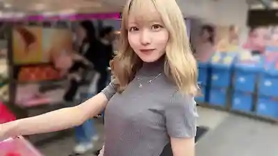 URKN-1503 苗條美辣妹濃厚性愛自拍！敏感貧乳淫蕩婊子被大叔肉棒生插教做人！美臀狂打樁爽到NN一發再追加一發！！ ~ 藍瀬ミナ 的劇照15